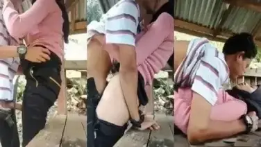 Jilbab ABG Mesum Sedang Digarap Penjaga Pos